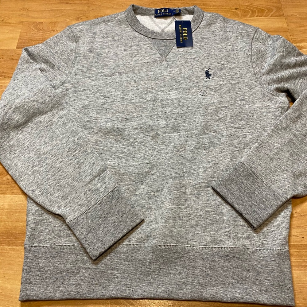 Size M Polo crew neck // Never worn with tags
